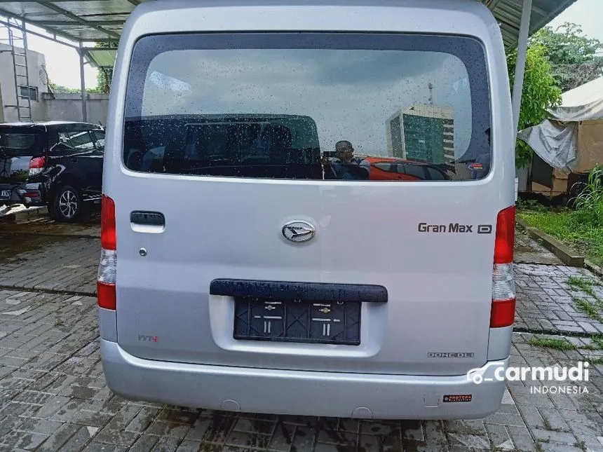 2025 Daihatsu Gran Max Mini Bus D PS Van