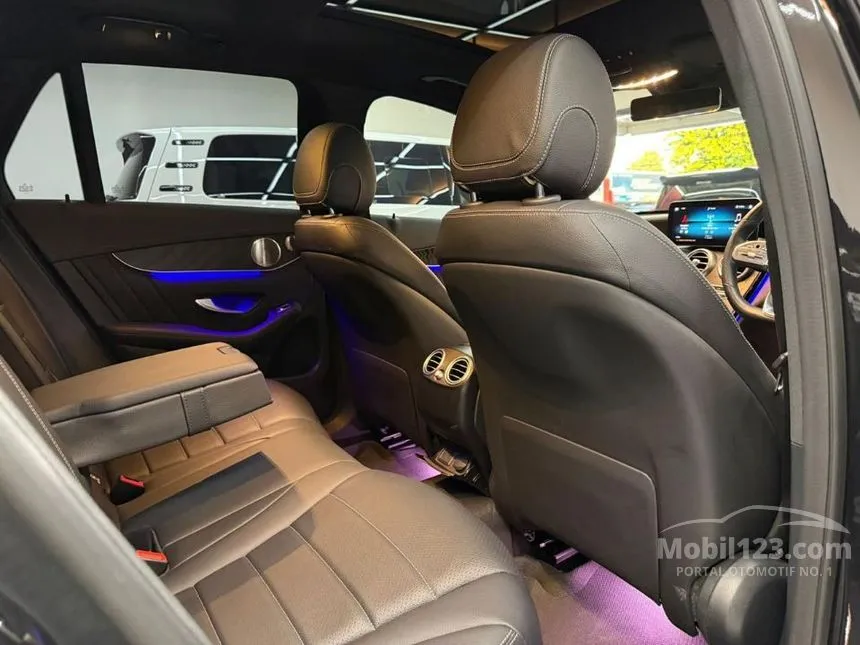 2017 Mercedes-Benz C200 AMG Line Sedan