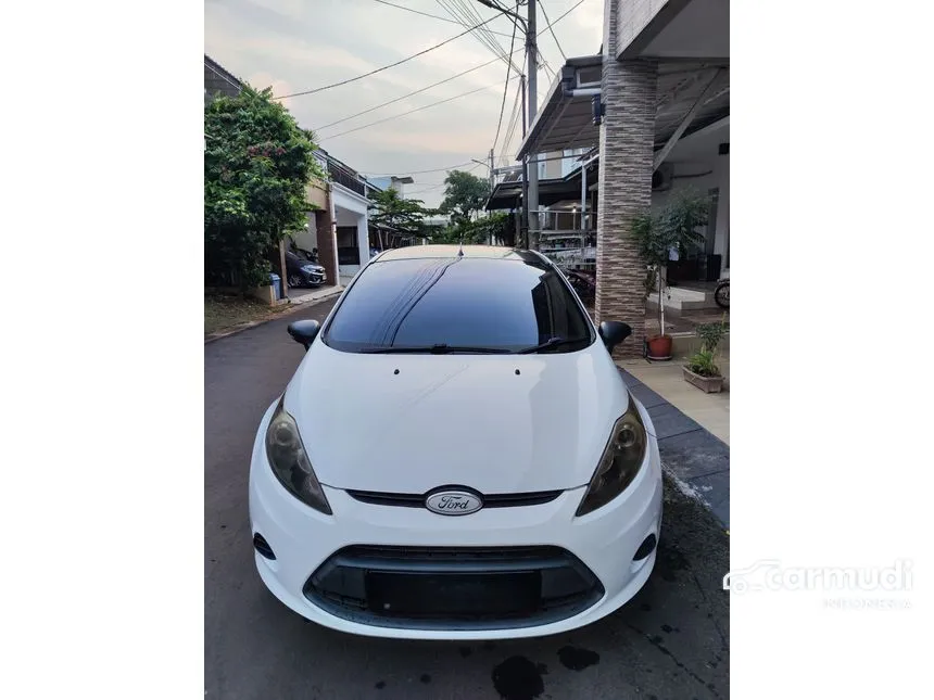 Jual Mobil Ford Fiesta 2013 Trend 1.4 di Banten Automatic Hatchback Putih Rp 76.000.000