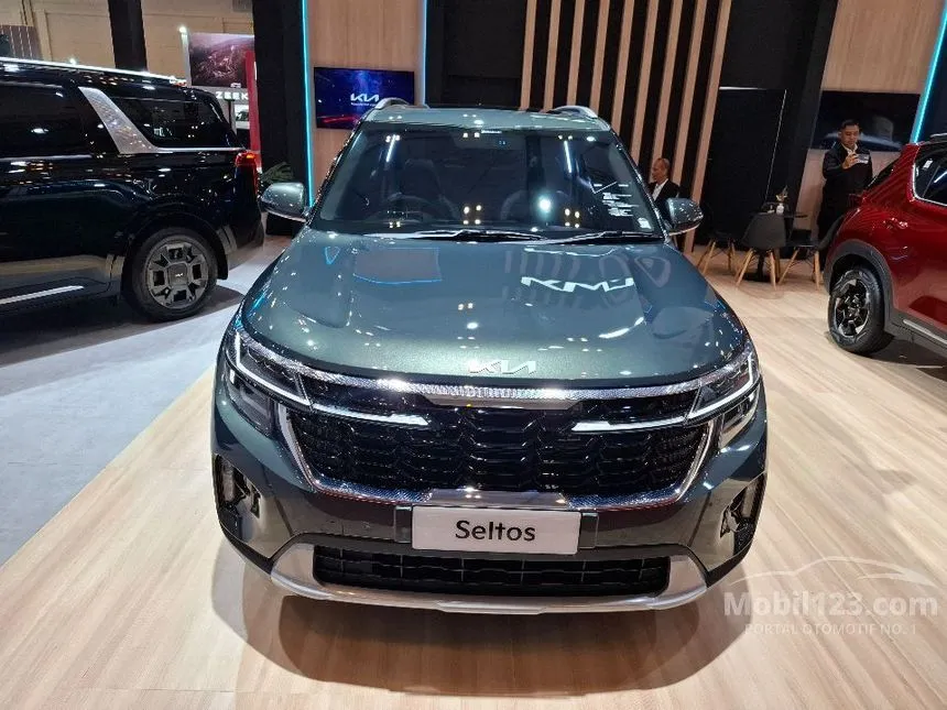 Jual Mobil KIA Seltos 2024 Premiere 1.5 di Banten Automatic Wagon Abu