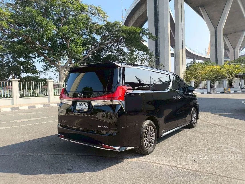 2021 Lexus LM300h Executive Van