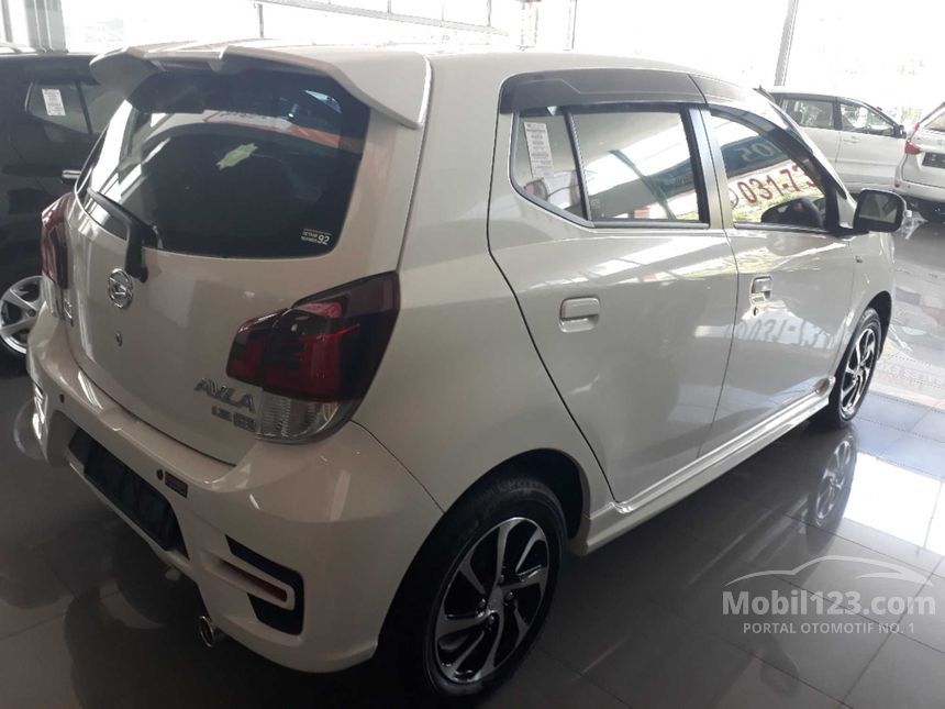 Jual Mobil  Daihatsu  Ayla  2021  R 1 2 di Jawa Timur Manual 