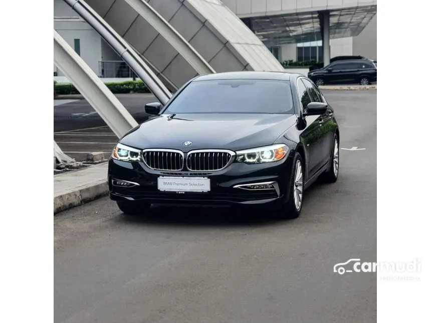 2018 BMW 530i Luxury Sedan