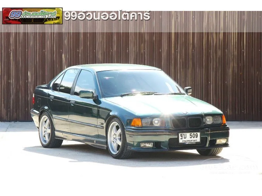 1999 BMW 318i Sedan