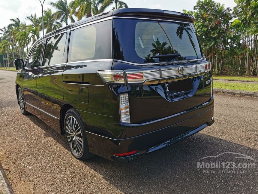 Nissan elgrand 2016