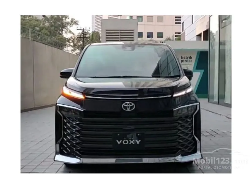 Jual Mobil Toyota Voxy 2024 2.0 di Jawa Timur Automatic Van Wagon Hitam Rp 592.800.000