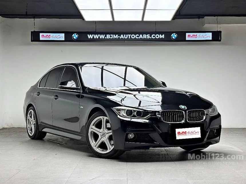 2013 BMW 320i Luxury Sedan