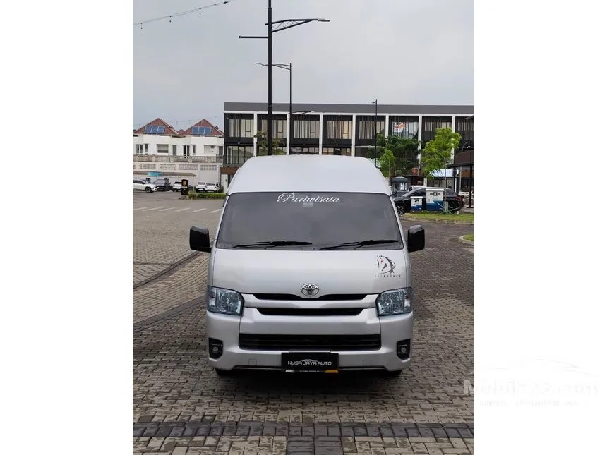 2022 Toyota Hiace Commuter Van