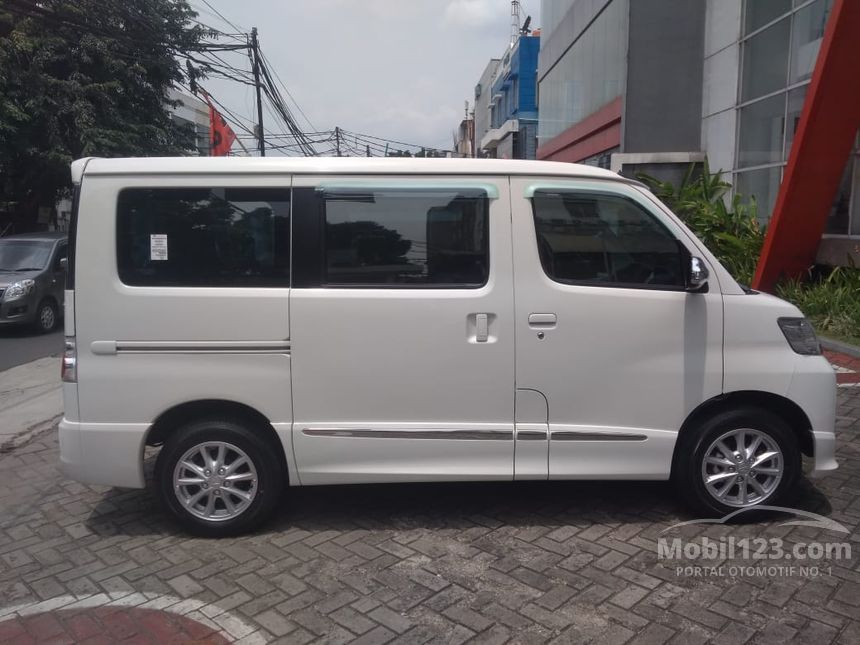 Jual Mobil  Daihatsu Luxio  2019 X 1 5 di Banten Manual MPV 