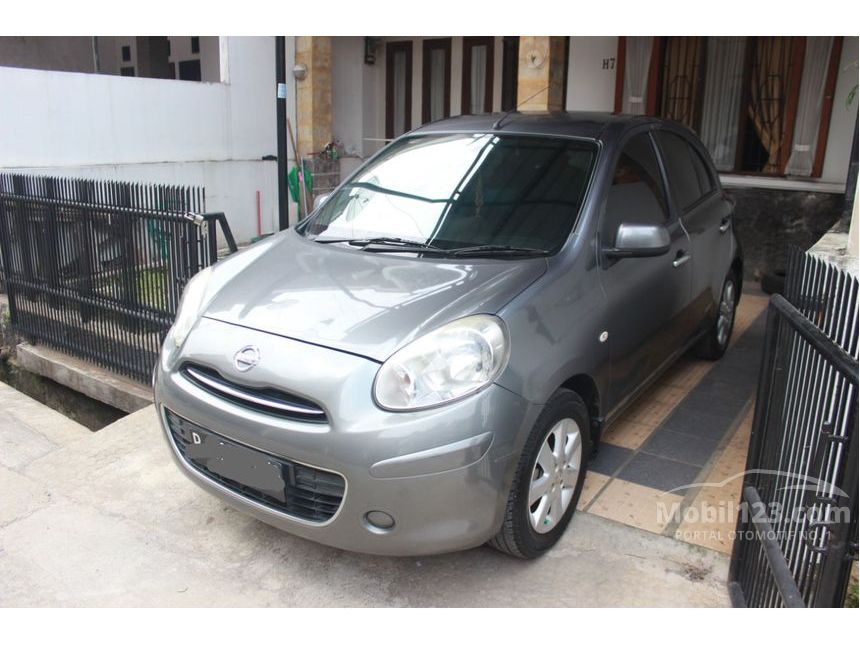 Jual Mobil Nissan March 2013 1 2L 1 2 di Jawa Barat Manual 