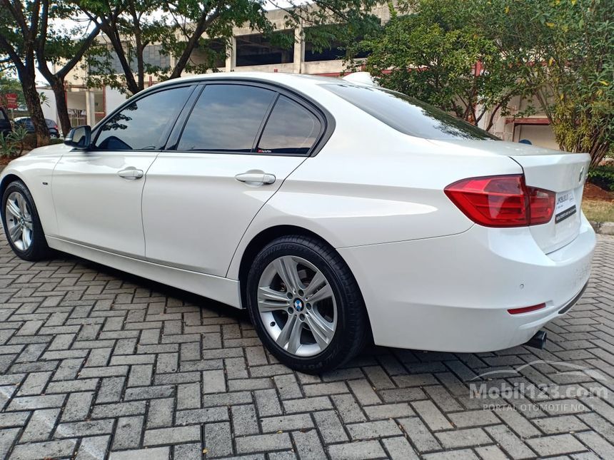 Jual Mobil BMW 320i 2015 Sport 2.0 di DKI Jakarta Automatic Sedan Putih ...