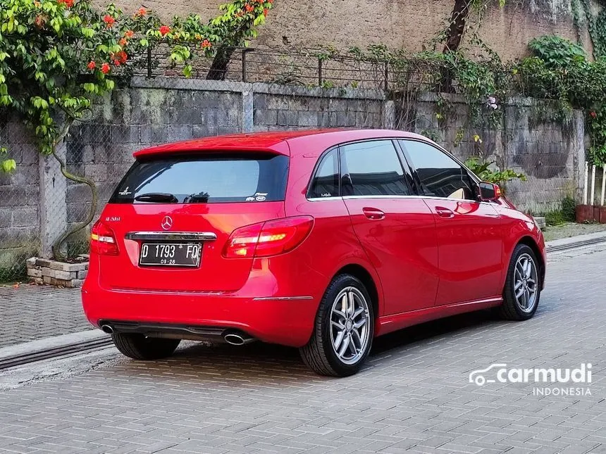 2012 Mercedes-Benz B200 Urban Hatchback