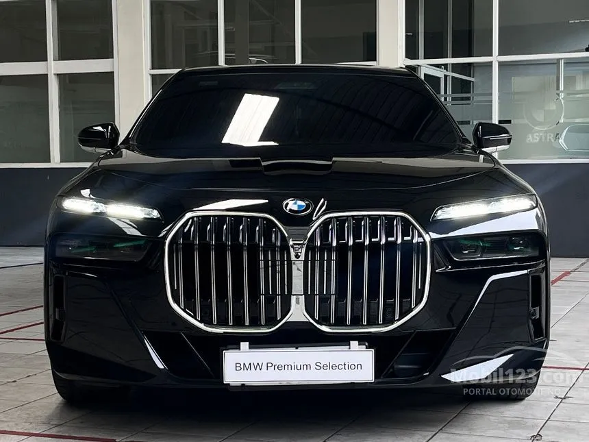 2024 BMW 735i M Sport Sedan