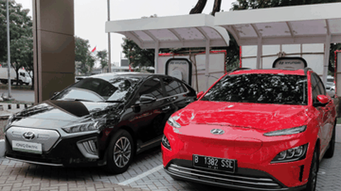 Survei: Masyarakat Indonesia Sudah Pertimbangkan Beli Motor atau Mobil Listrik