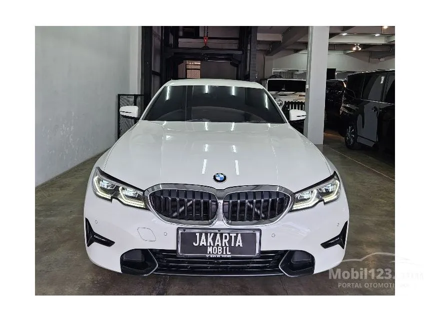 Jual Mobil BMW 320i 2020 Sport 2.0 di Jawa Barat Automatic Sedan Putih Rp 635.000.000
