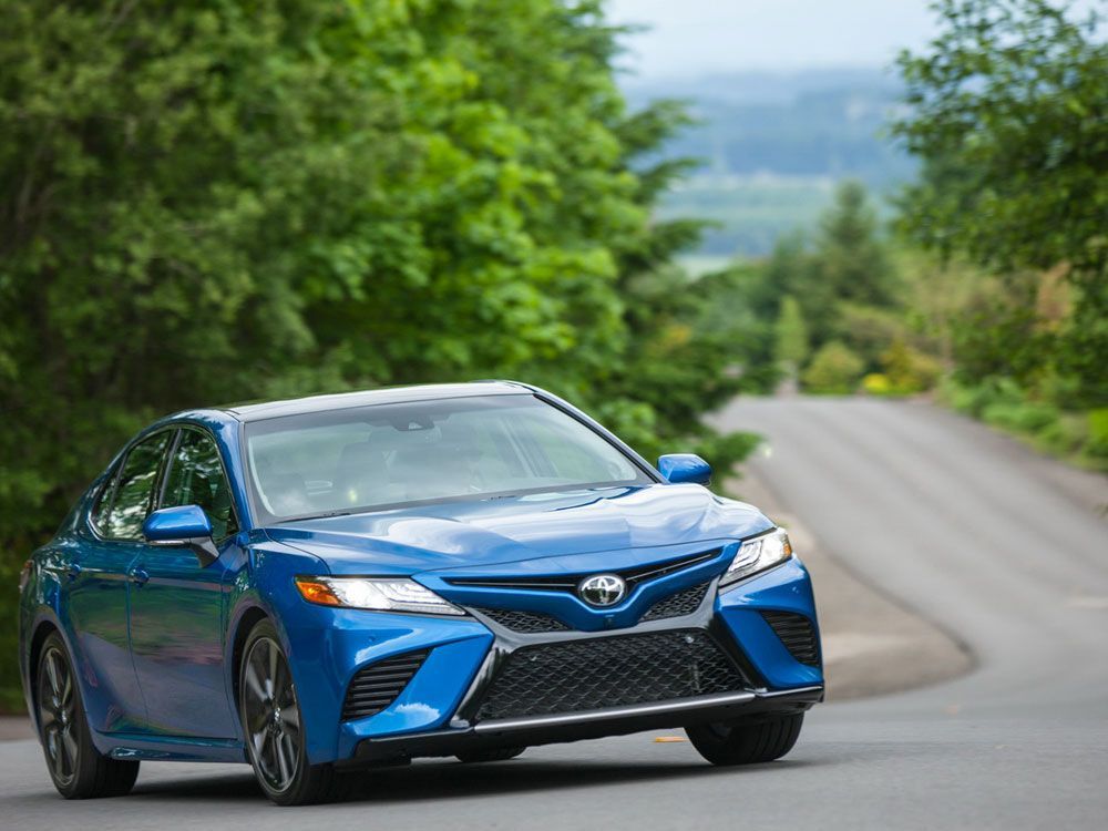 Toyota Camry 2018 akan Langsung Berseteru Lawan Honda Accord 2018