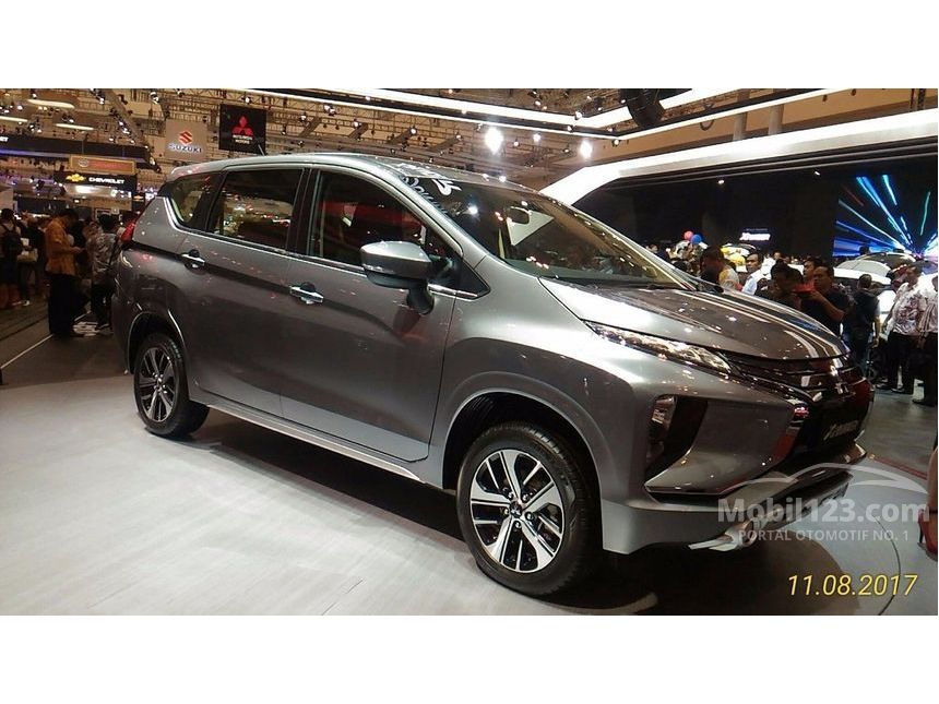  Gambar  Interior Mitsubishi Expander Tipe Sport  Kombinasi 