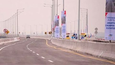 Presiden Jokowi Resmikan Jalan Tol Layang Jakarta Cikampek