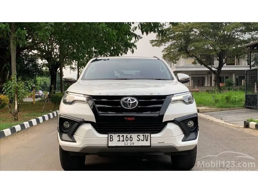 Jual Mobil Toyota Fortuner 2018 TRD 2.4 di Banten Automatic SUV Putih Rp 387.000.000