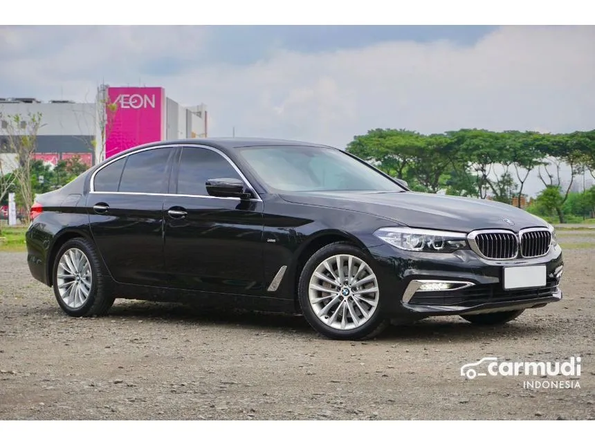 2018 BMW 530i Luxury Sedan