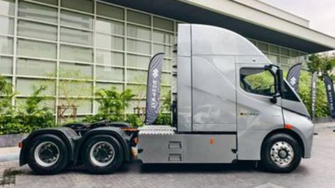 DeepWay Star 6x4 หัวลากไฟฟ้า100% วิ่งไกล 440km
