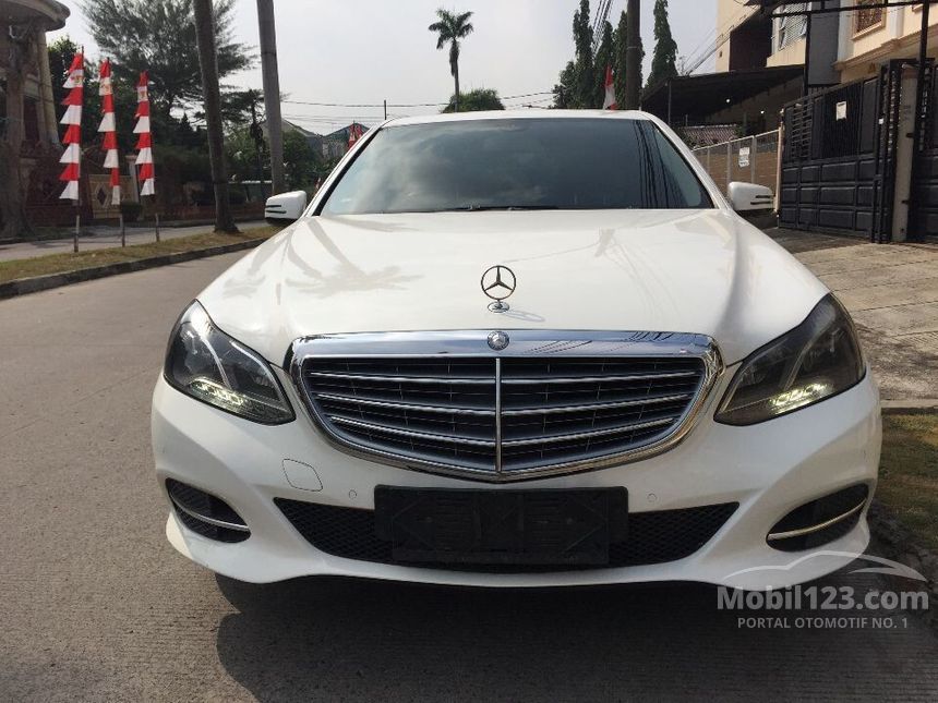 Jual Mobil Mercedes Benz E200 2014 Classic 2 0 Di Dki Jakarta Automatic Sedan Putih Rp 309 000 000 7049401 Mobil123 Com