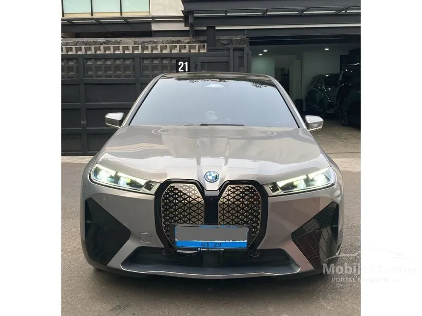 Jual Mobil BMW iX 2023 xDrive40 Sport di DKI Jakarta Automatic SUV Abu