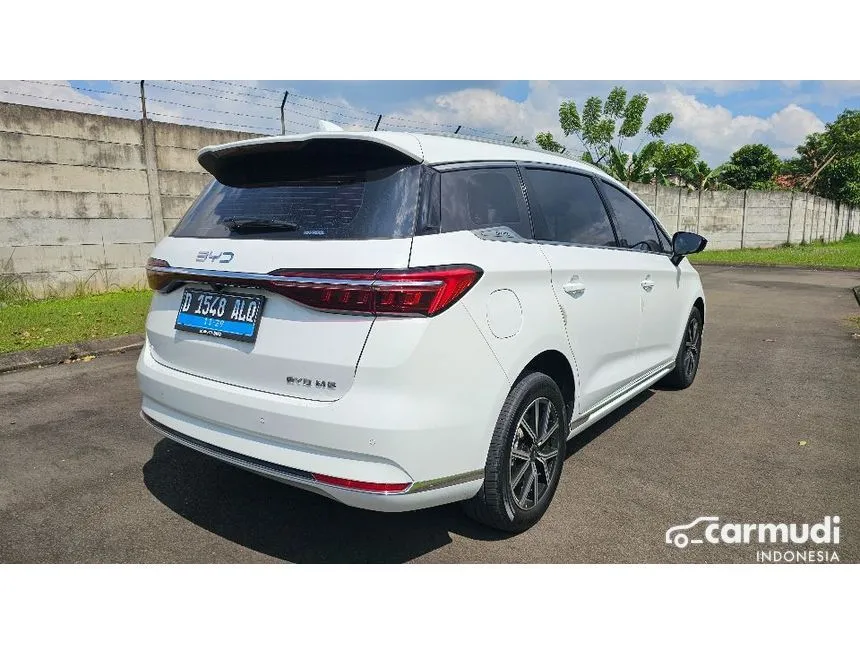 2024 BYD M6 Superior Captain 6-seater MPV