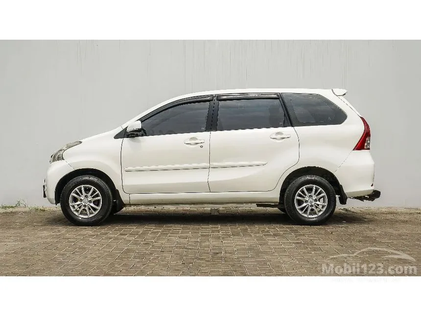 2012 Daihatsu Xenia R Deluxe MPV