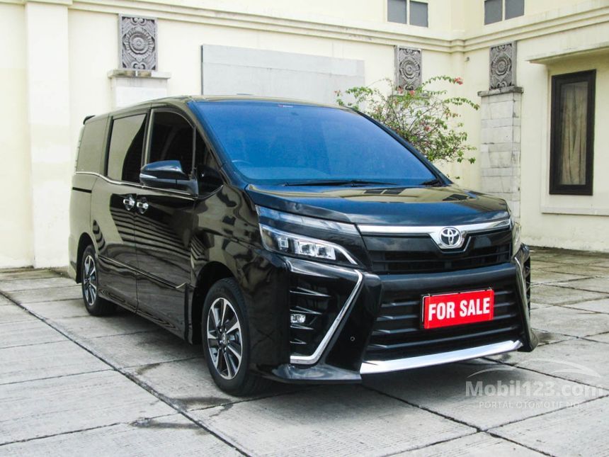 Toyota voxy 2019 фото