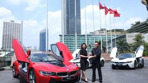 BMW Serahkan i8 Pertama di Indonesia