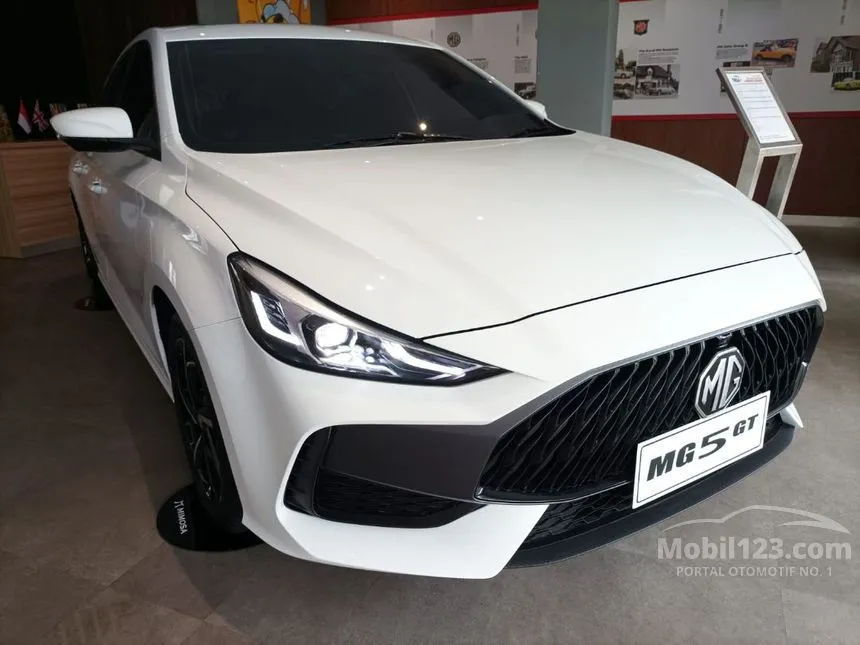 Jual Mobil MG 5 2022 GT Ignite 1.5 di Jawa Timur Automatic Sedan Putih ...