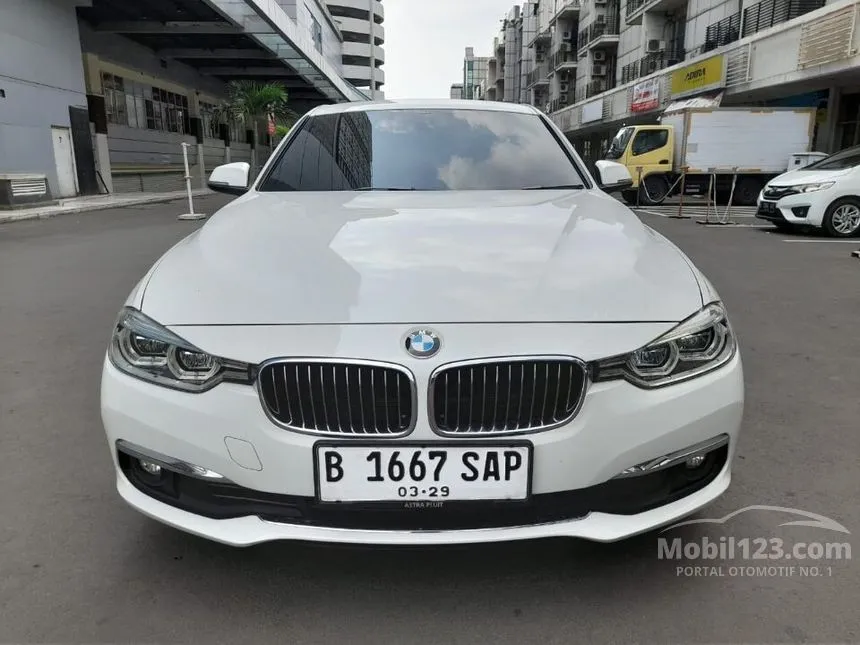 Jual Mobil BMW 320i 2019 Luxury 2.0 di DKI Jakarta Automatic Sedan Putih Rp 395.000.000