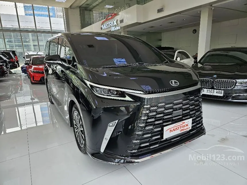 2024 Lexus LM 350h 4 Seater MPV