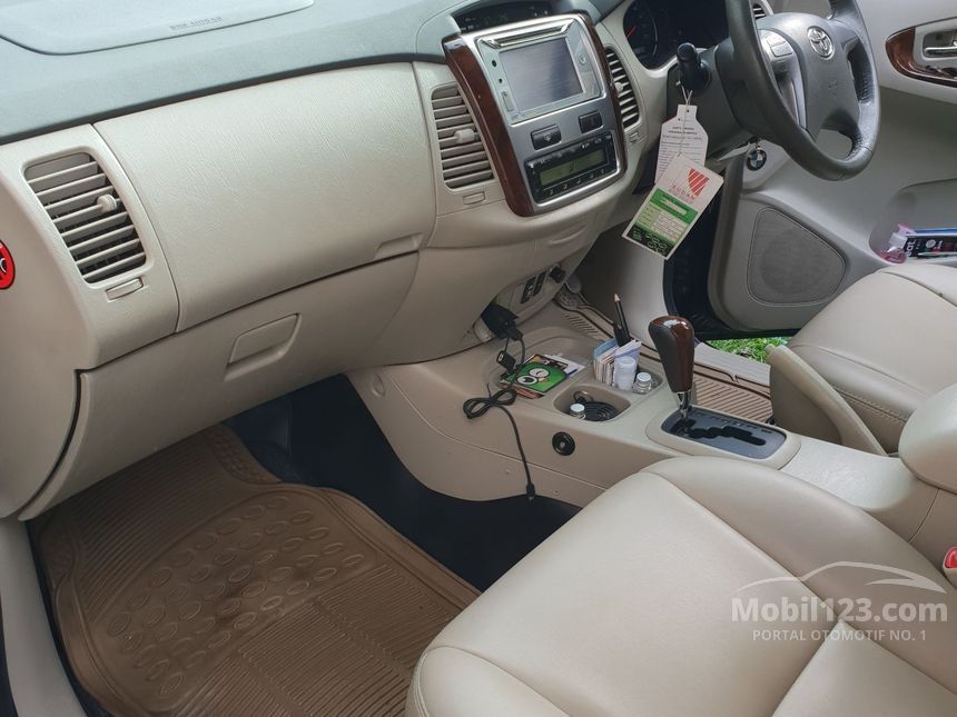 2013 Toyota Kijang Innova V Luxury MPV