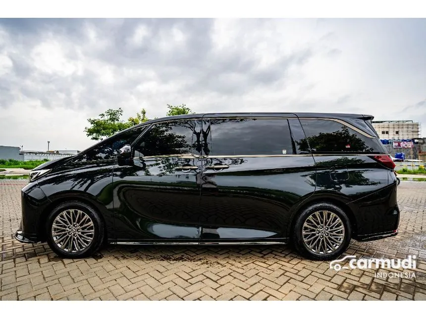 2024 Lexus LM 350h 7 Seater MPV