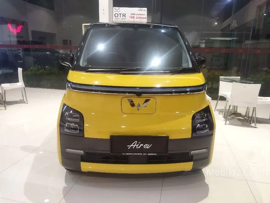 Jual Mobil Wuling EV 2023 Air ev Charging Pile Long Range di Banten Automatic Hatchback Kuning Rp 250.000.000