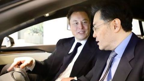 Elon Musk Ajak Dubes China untuk AS Jalan-jalan Naik Mobil Listrik Tesla