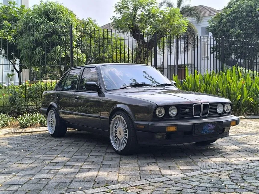 Jual Mobil BMW 318i 1991 1.8 Manual 1.8 di DKI Jakarta Manual Sedan Abu
