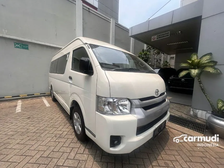 Jual Mobil Toyota Hiace 2024 Commuter 3.0 di DKI Jakarta Manual Van Wagon Silver Rp 563.000.000