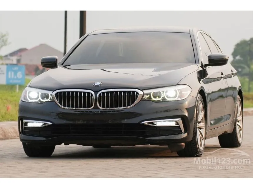 2018 BMW 520i Luxury Sedan