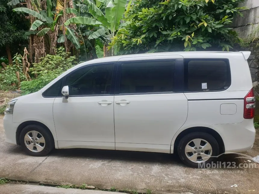 2013 Toyota NAV1 G MPV