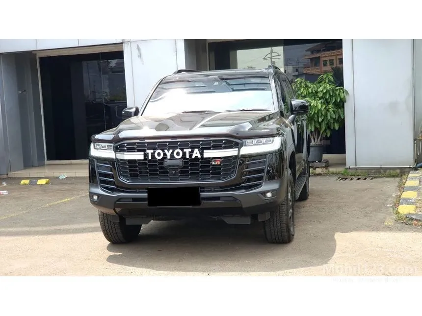 2023 Toyota Land Cruiser 300 GR-S (Premium Colour) SUV
