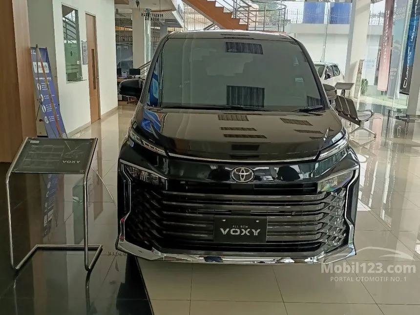 Jual Mobil Toyota Voxy 2024 2.0 di Banten Automatic Van Wagon Hitam Rp 618.000.000