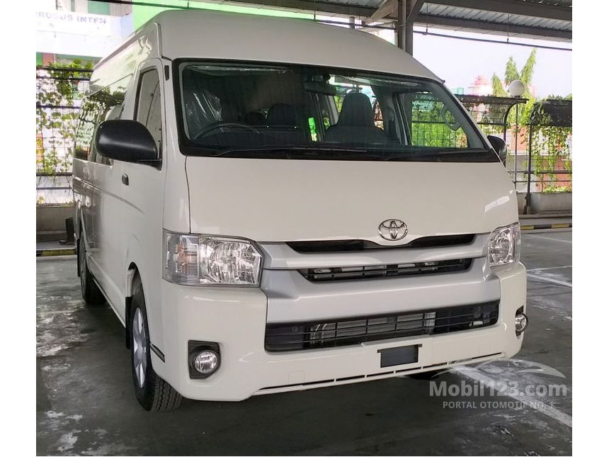 mobil toyota hiace 2019