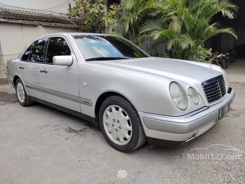 1998 Mercedes-Benz E320 Sedan