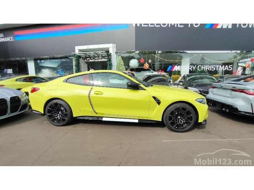 Jual Mobil BMW M4 2023 Competition 3.0 di Kalimantan Barat Automatic Coupe Kuning Rp 2.727.000.000