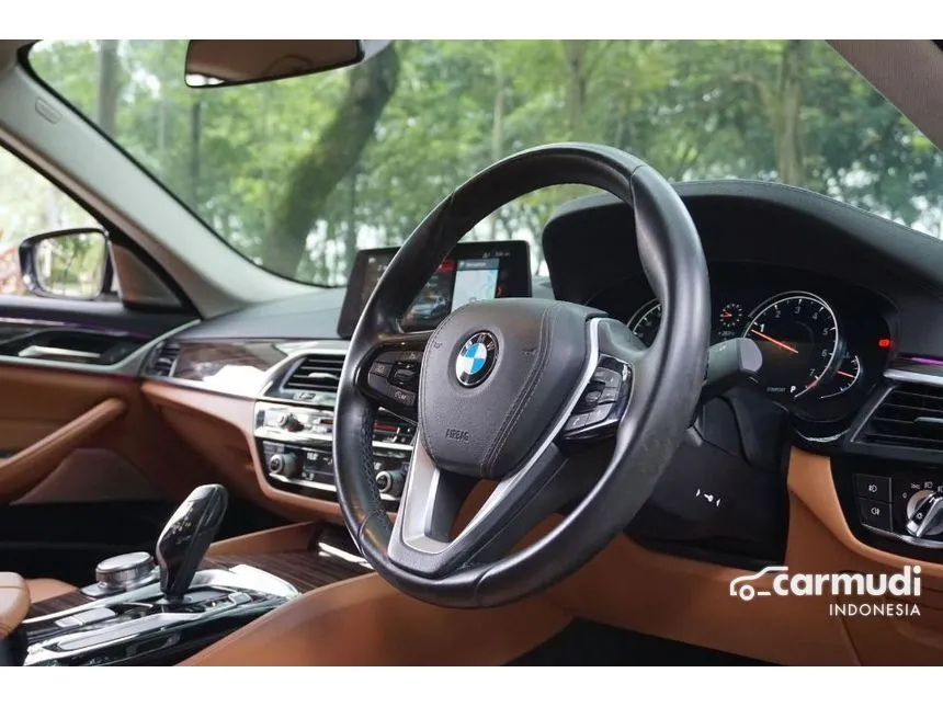 2018 BMW 520i Luxury Sedan