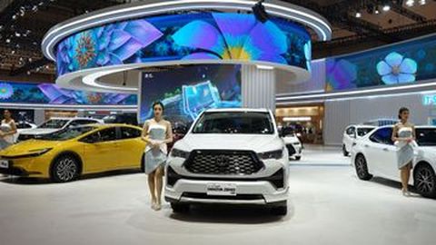 Toyota Melihat Ada Pergeseran Permintaan ke Mobil Hybrid Berkat Insentif