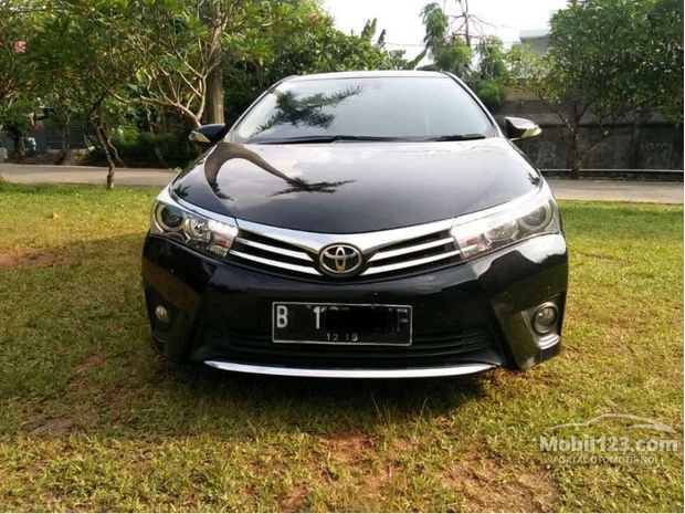 Mobil Sedan Toyota Corolla Bekas